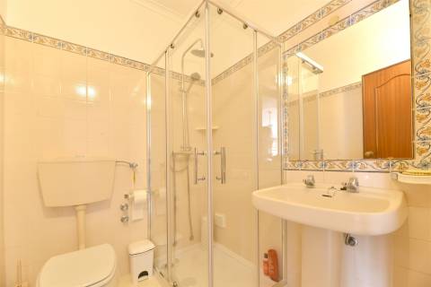 Moradia 4 assoalhadas para arrendamento em São Pedro Do Estoril.