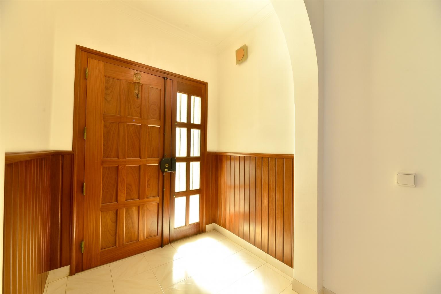 Moradia 4 assoalhadas para arrendamento em São Pedro Do Estoril.