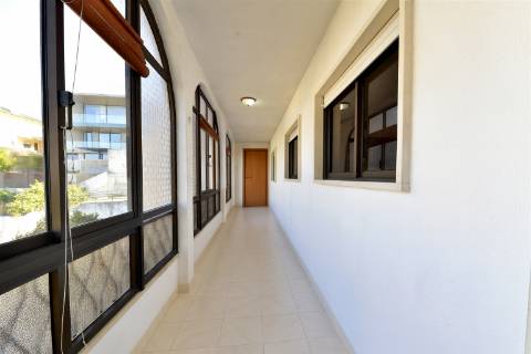 Moradia 4 assoalhadas para arrendamento em São Pedro Do Estoril.