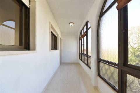 Moradia 4 assoalhadas para arrendamento em São Pedro Do Estoril.