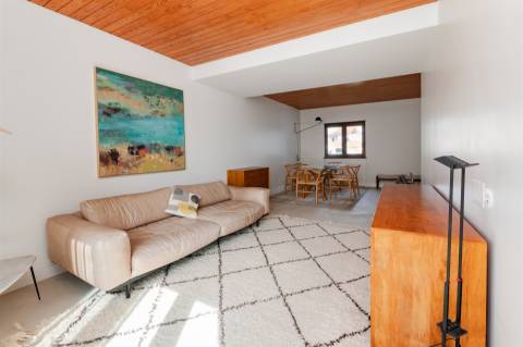 Apartamento T2 totalmente remodelado, com vista deslumbrante no Monte Estoril.