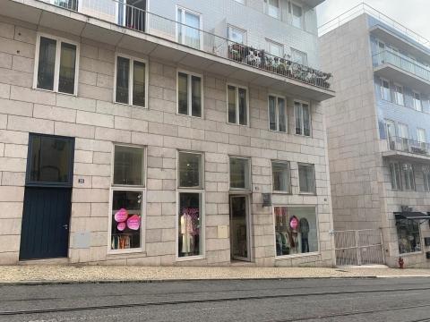 Loja e sobreloja em Zona Prime na Rua do Alecrim, Chiado, Lisboa.