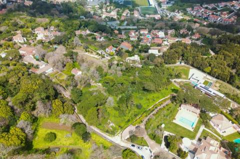Lote de Terreno, com Projeto Aprovado, em Sintra