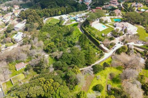Lote de Terreno, com Projeto Aprovado, em Sintra
