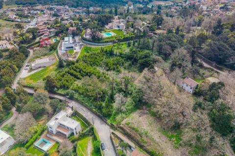 Lote de Terreno, com Projeto Aprovado, em Sintra