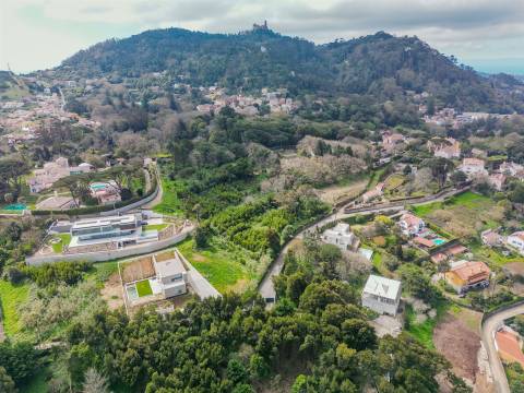 Lote de Terreno, com Projeto Aprovado, em Sintra
