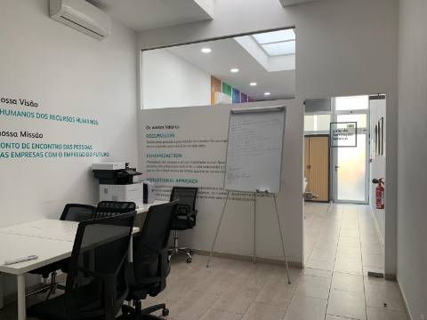 2 Lojas para Venda no Carregado