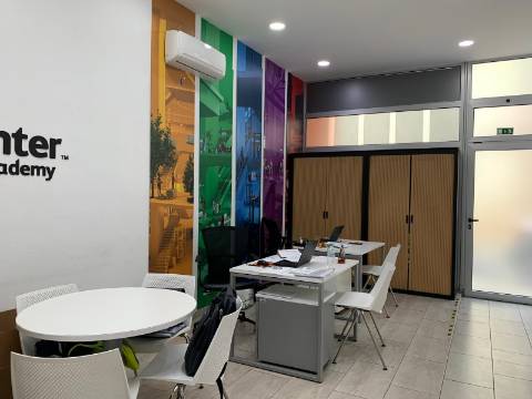 2 Lojas para Venda no Carregado