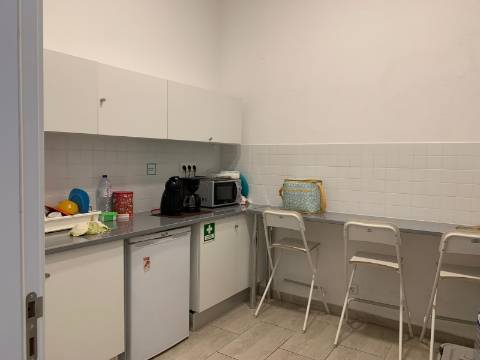 2 Lojas para Venda no Carregado