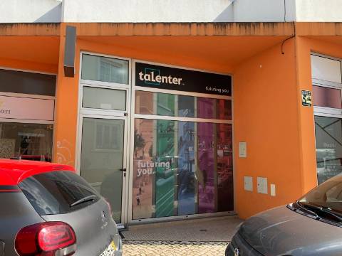 2 Lojas para Venda no Carregado