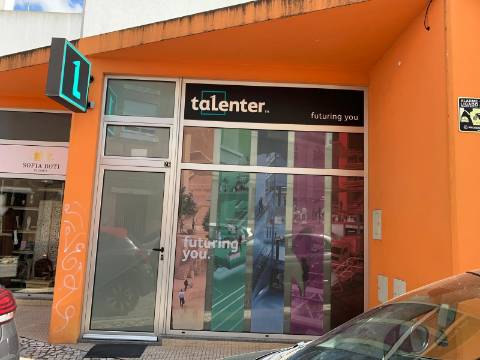 2 Lojas para Venda no Carregado