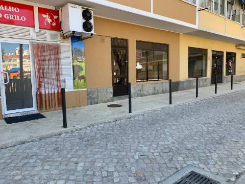 Loja para Venda em Mem Martins – Localização Premium.