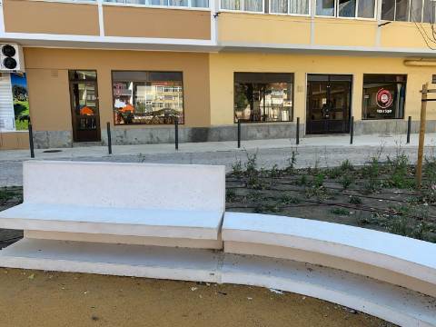 Loja para Venda em Mem Martins – Localização Premium.