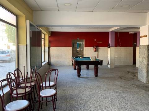 Loja para Venda em Mem Martins – Localização Premium.