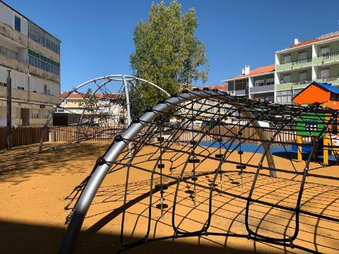 Loja para Venda em Mem Martins – Localização Premium.