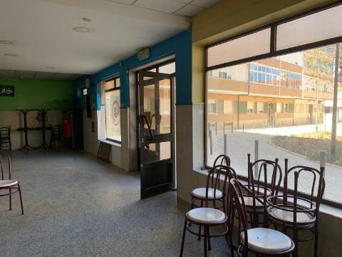 Loja para Venda em Mem Martins – Localização Premium.