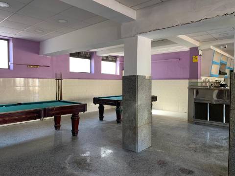 Loja para Venda em Mem Martins – Localização Premium.