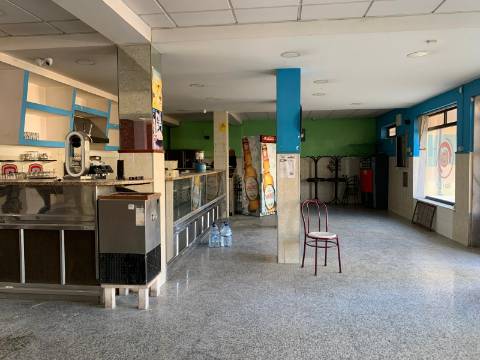 Loja para Venda em Mem Martins – Localização Premium.