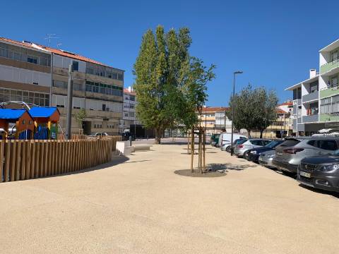 Loja para Venda em Mem Martins – Localização Premium.