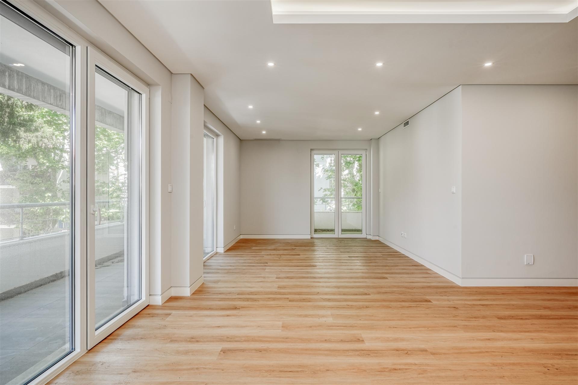 Moderno Apartamento  T3,  no centro de Carcavelos.