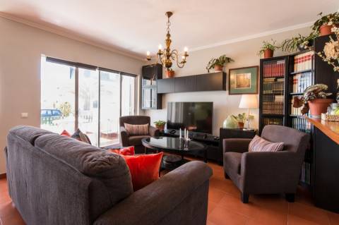 Apartamento 4 assoalhadas a 2 min a pé da praia Do Tamariz.