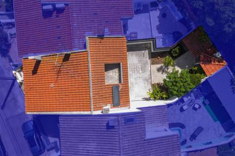 Moradia T2+1, em banda com Jardim, churrasqueira e garagem - Pau Gordo.