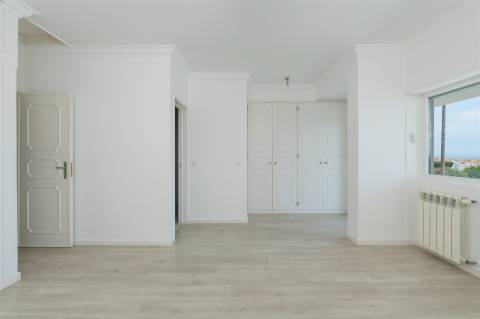 Moradia de 4 assoalhadas com vista total de mar em São Pedro Estoril