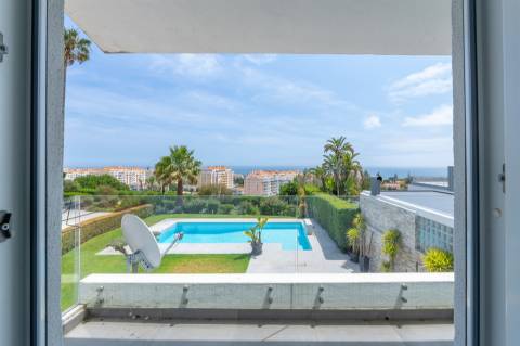 Moradia de 4 assoalhadas com vista total de mar em São Pedro Estoril