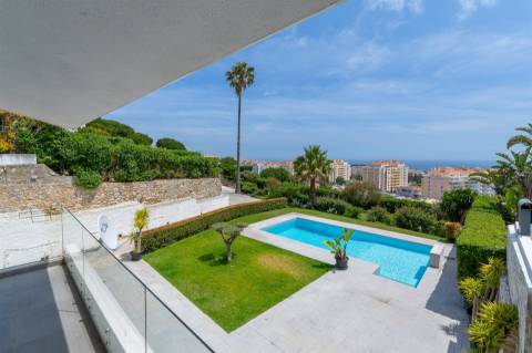 Moradia de 4 assoalhadas com vista total de mar em São Pedro Estoril