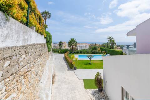 Moradia de 4 assoalhadas com vista total de mar em São Pedro Estoril