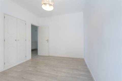 Moradia de 4 assoalhadas com vista total de mar em São Pedro Estoril