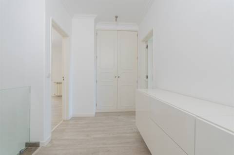 Moradia de 4 assoalhadas com vista total de mar em São Pedro Estoril