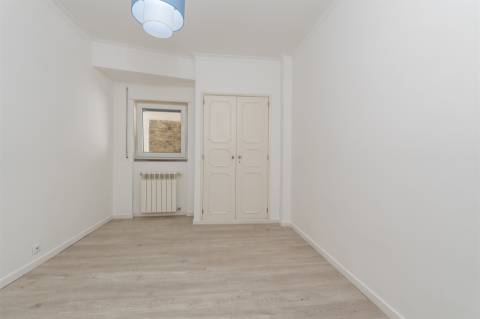 Moradia de 4 assoalhadas com vista total de mar em São Pedro Estoril