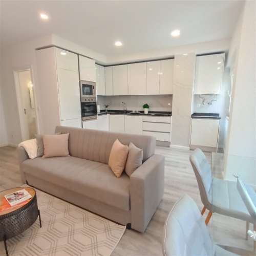 Apartamento T3 em remodelação total, situado em São Domingos de Benfica, Lisboa.