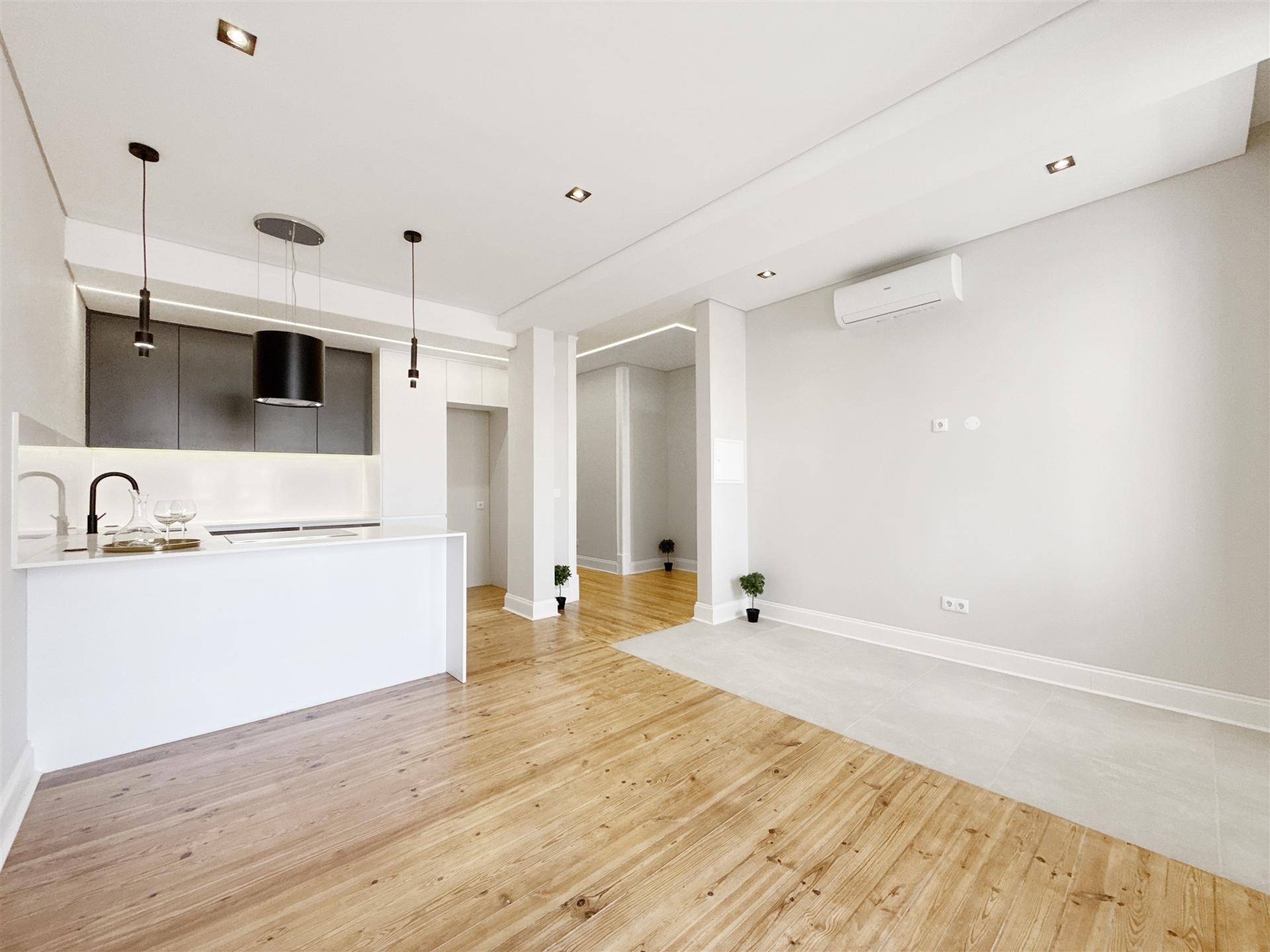 Apartamento T3 Remodelado na Avenida Almirante Reis, Lisboa