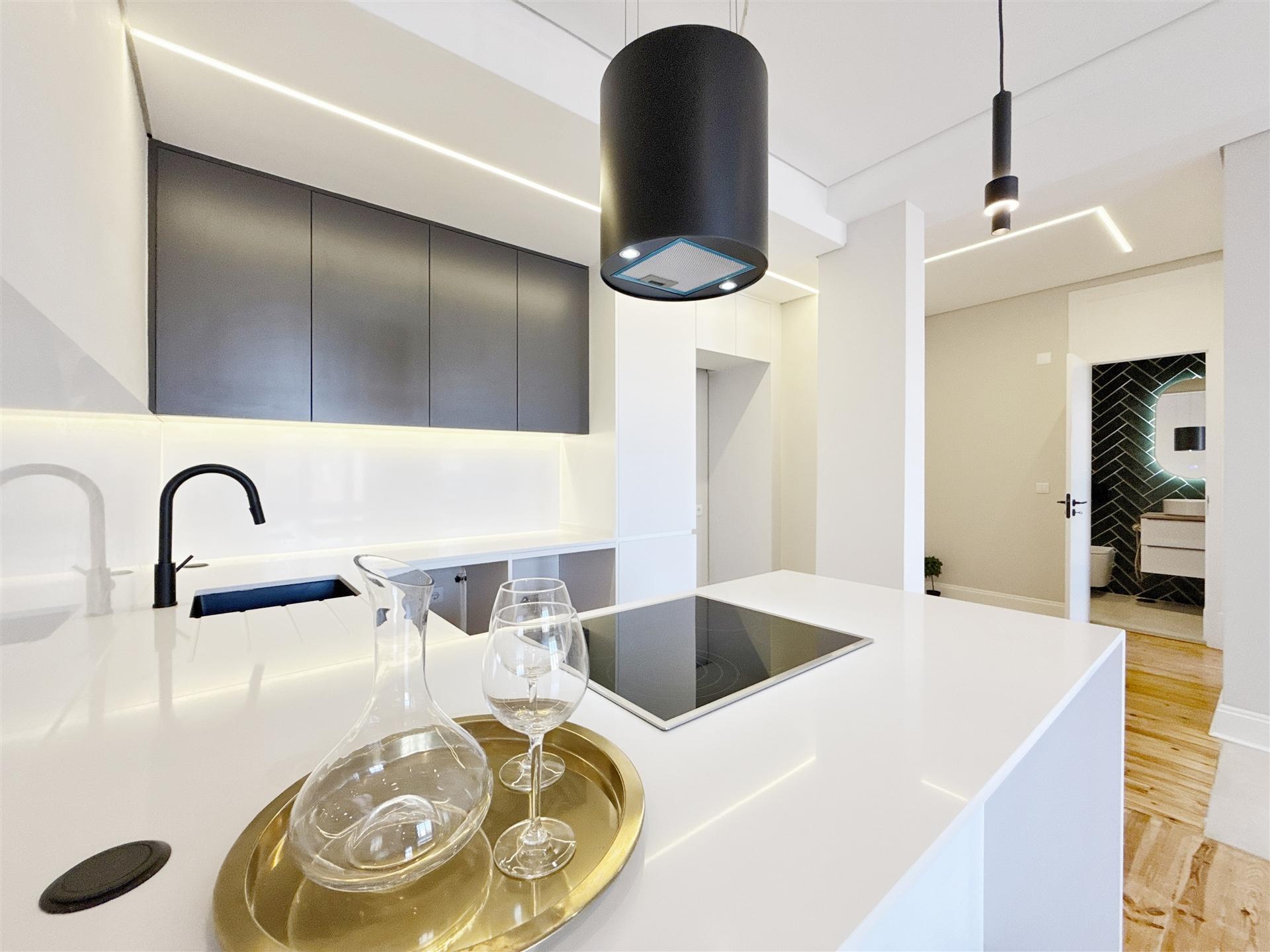 Apartamento T3 Remodelado na Avenida Almirante Reis, Lisboa