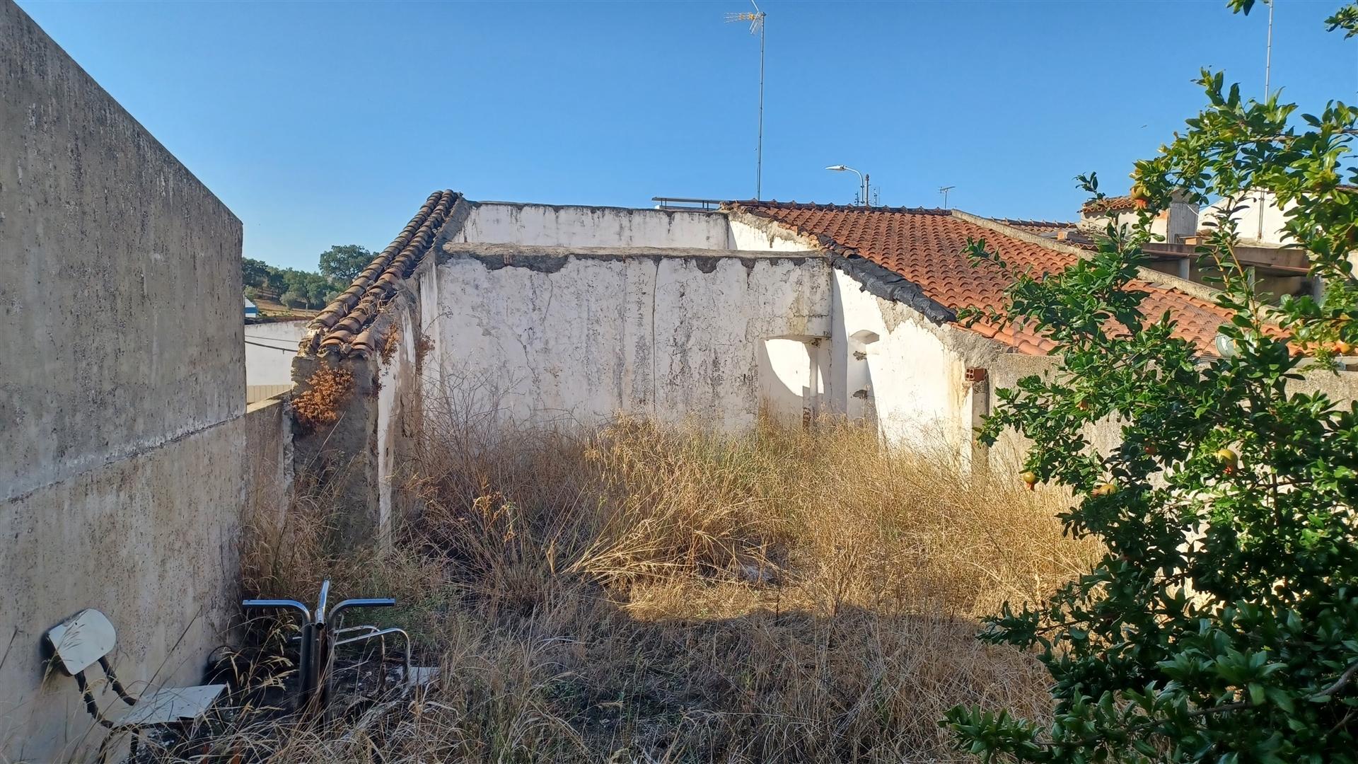 Terreno com Ruína com Projeto Aprovado para Moradia T2+1