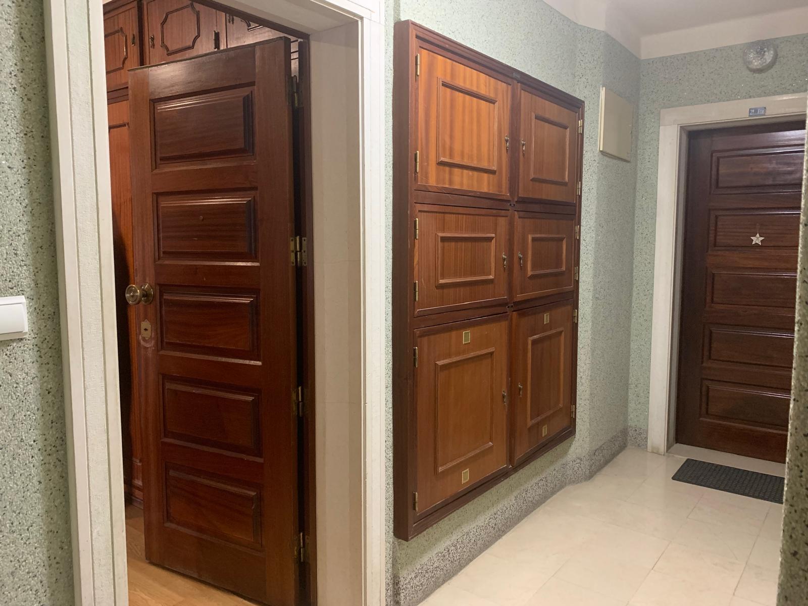 Apartamento T2 por remodelar em Mem Martins.