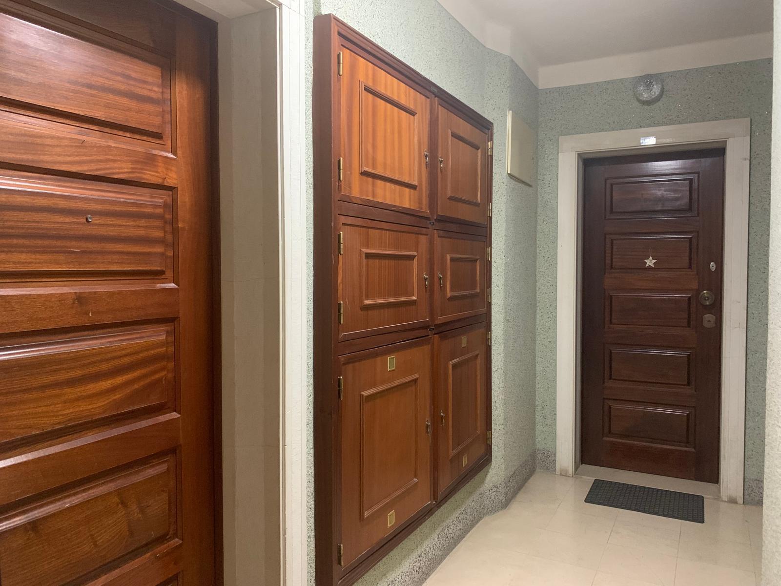 Apartamento T2 por remodelar em Mem Martins.