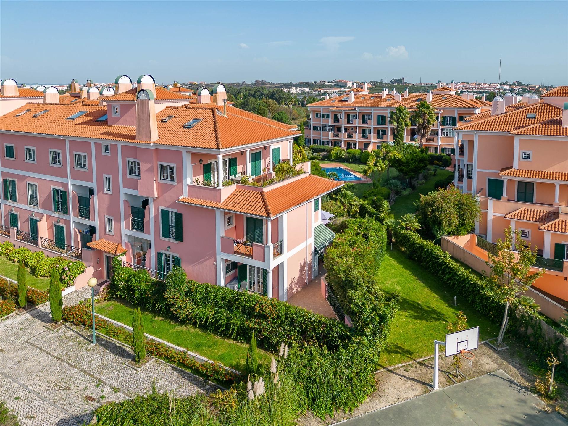 Apartamento T2 Remodelado com Terraço Privativo na Prestigiada Quinta da Beloura
