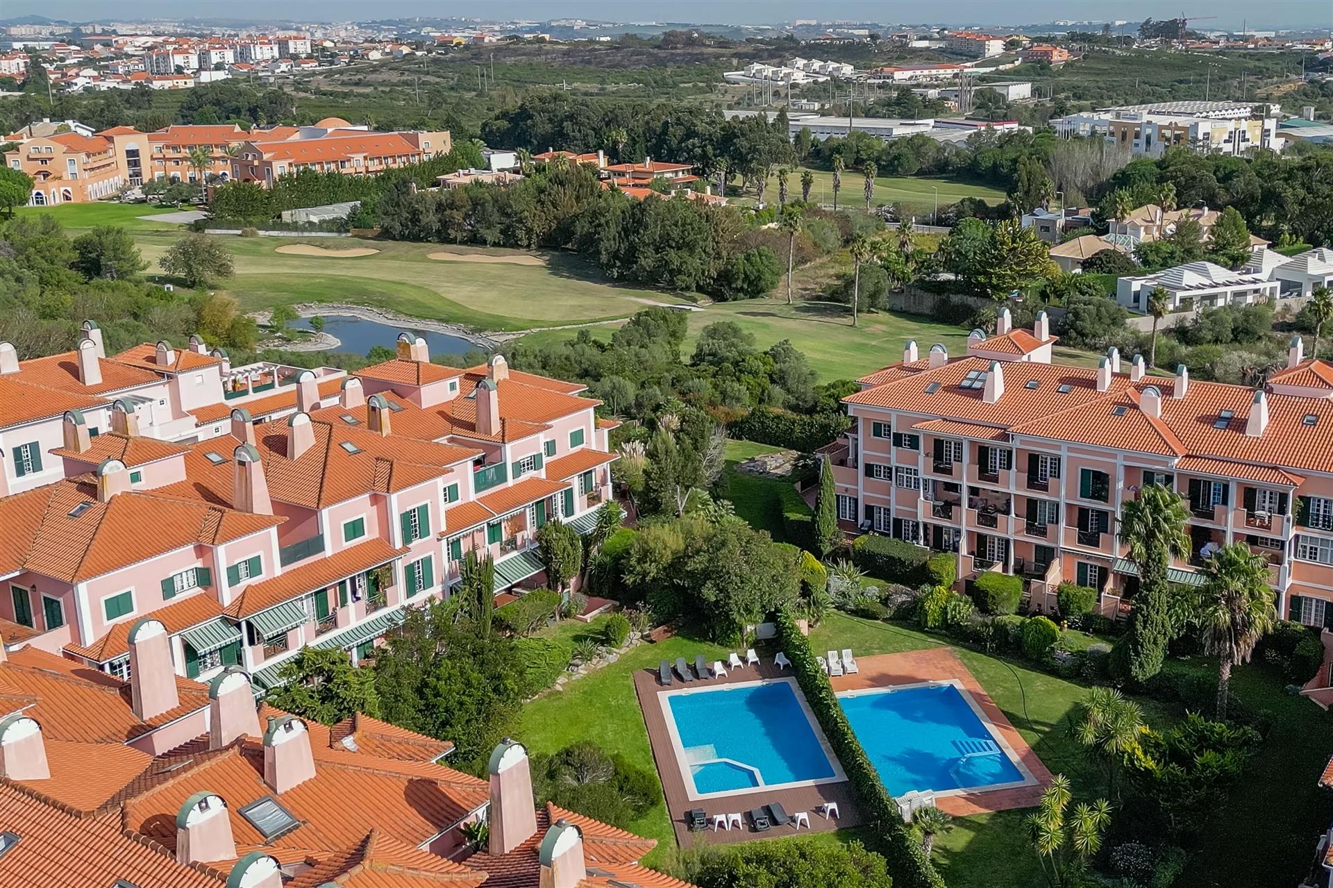 Apartamento T2 Remodelado com Terraço Privativo na Prestigiada Quinta da Beloura