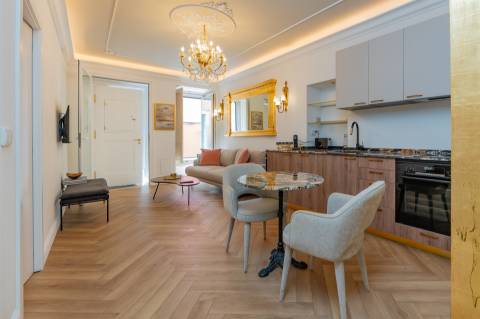 Apartamento T0 Elegante e Totalmente Equipado no Coração da Misericórdia, Lisboa  &#8203;&#8203;&#8203;&#8203;&#8203;&#8203;&#8203;Remodelado