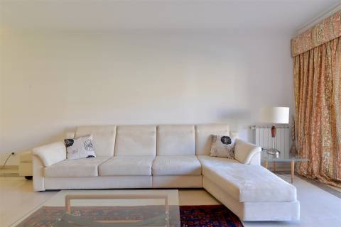 Apartamento T2 Mobilado no Bairro do Rosário – Guia, Cascais