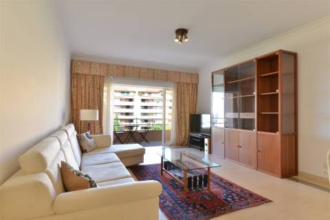 Apartamento T2 Mobilado no Bairro do Rosário – Guia, Cascais