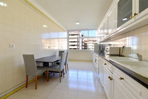 Apartamento T2 Mobilado no Bairro do Rosário – Guia, Cascais