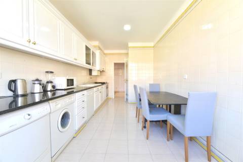 Apartamento T2 Mobilado no Bairro do Rosário – Guia, Cascais