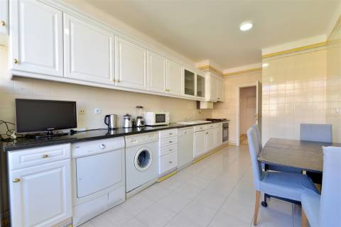 Apartamento T2 Mobilado no Bairro do Rosário – Guia, Cascais