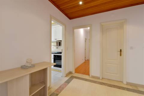 Apartamento T2 Mobilado no Bairro do Rosário – Guia, Cascais