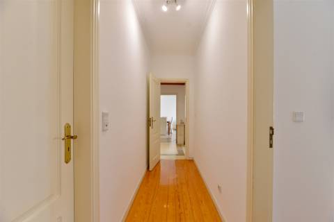 Apartamento T2 Mobilado no Bairro do Rosário – Guia, Cascais