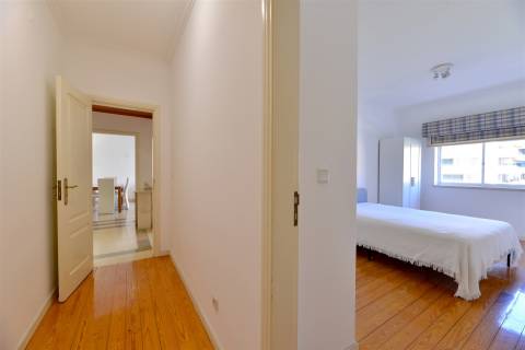Apartamento T2 Mobilado no Bairro do Rosário – Guia, Cascais